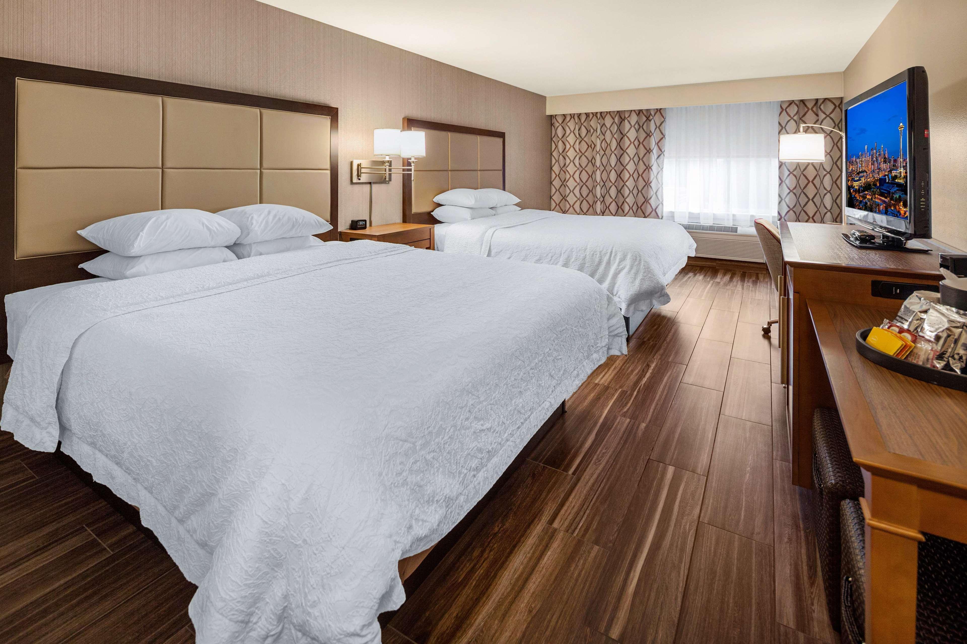 Hampton Inn & Suites Seattle North/Линвуд Экстерьер фото