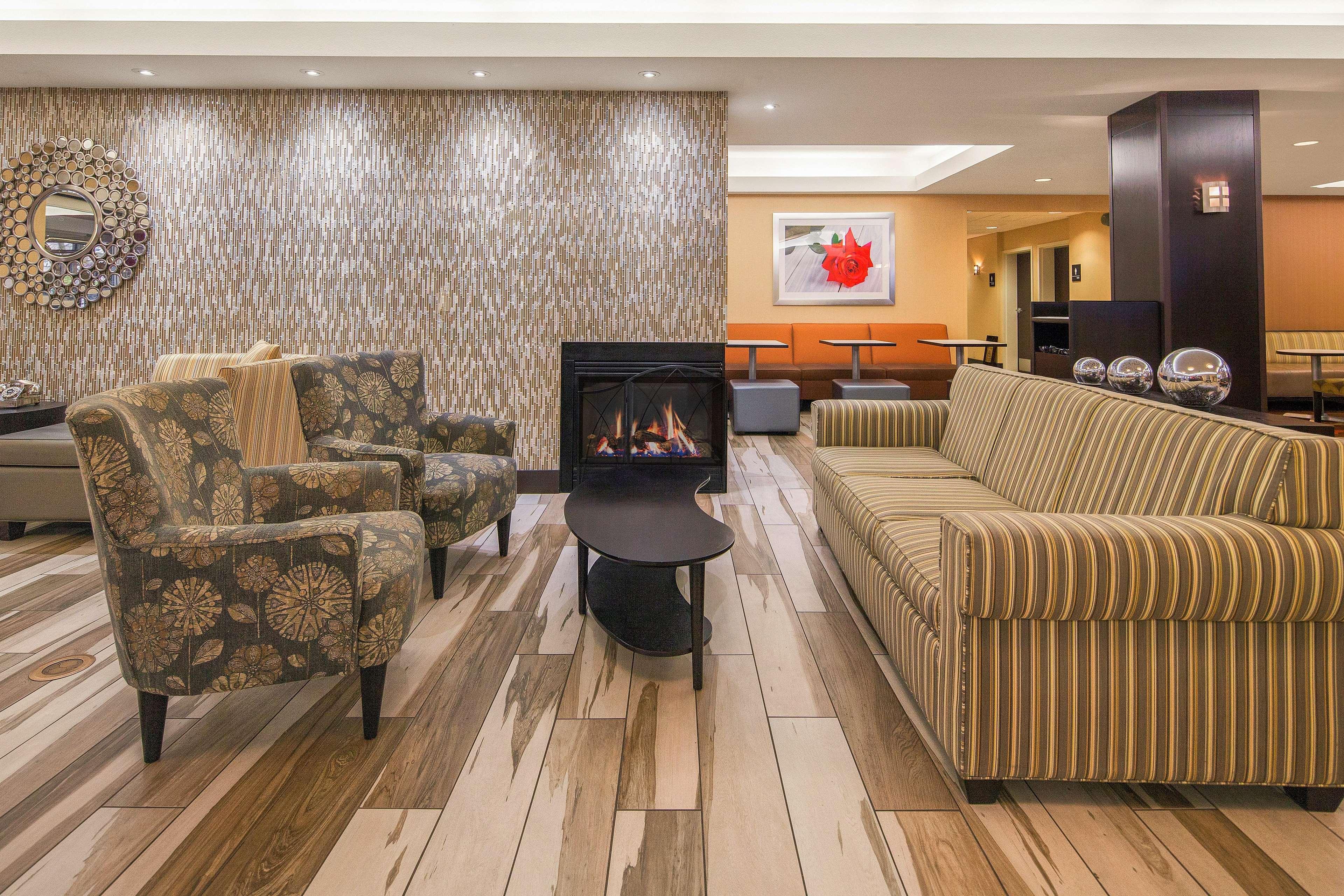 Hampton Inn & Suites Seattle North/Линвуд Экстерьер фото
