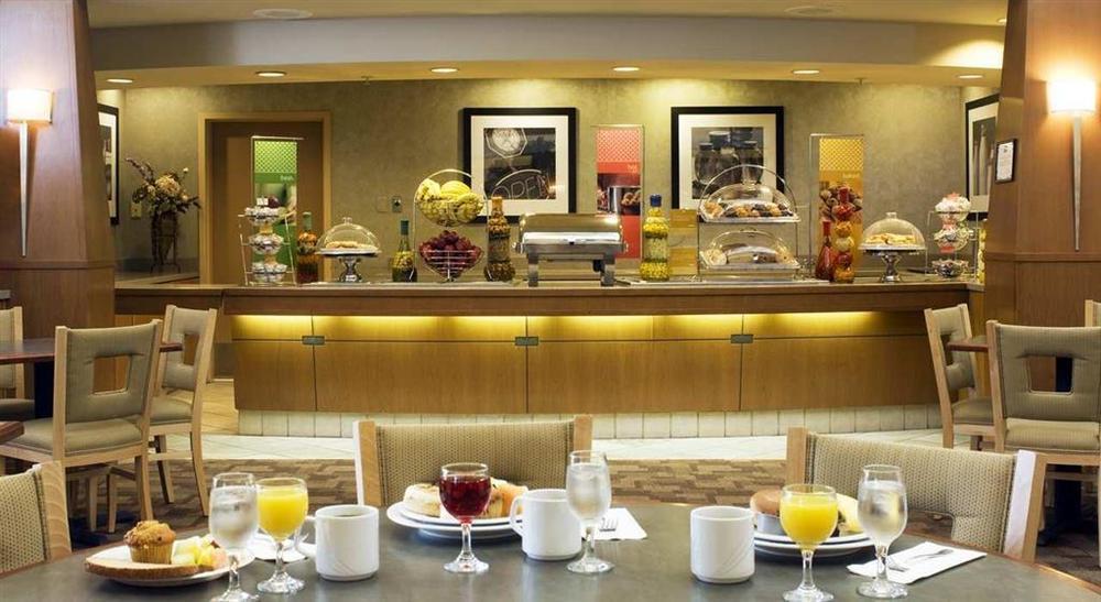 Hampton Inn & Suites Seattle North/Линвуд Ресторан фото