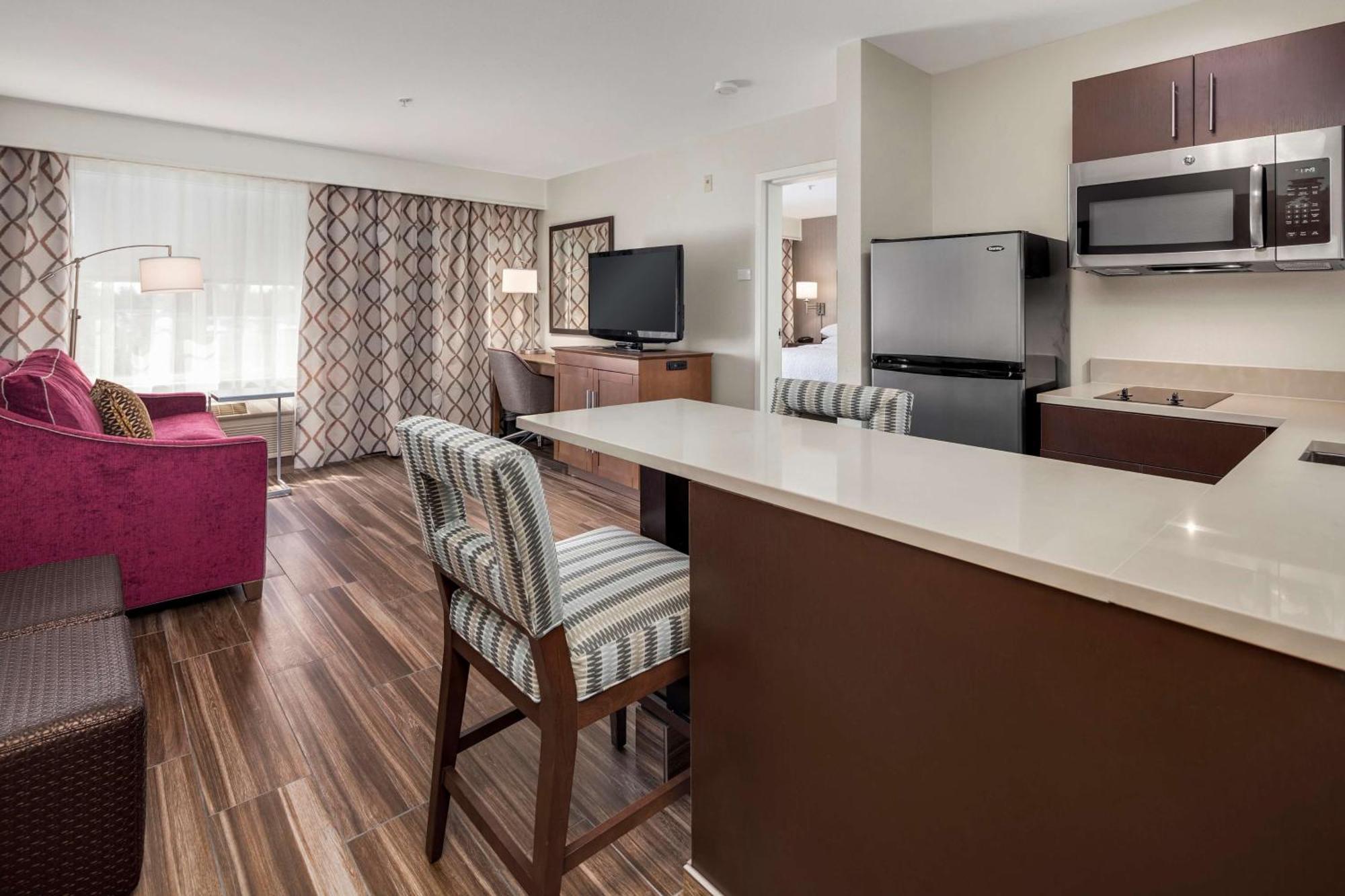 Hampton Inn & Suites Seattle North/Линвуд Экстерьер фото