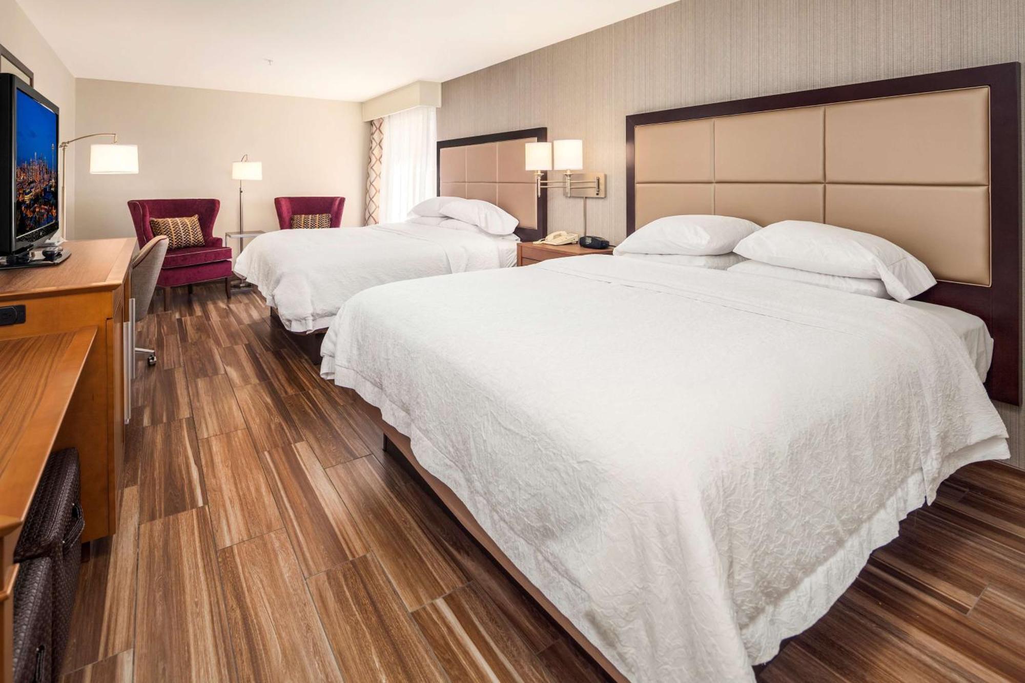 Hampton Inn & Suites Seattle North/Линвуд Экстерьер фото