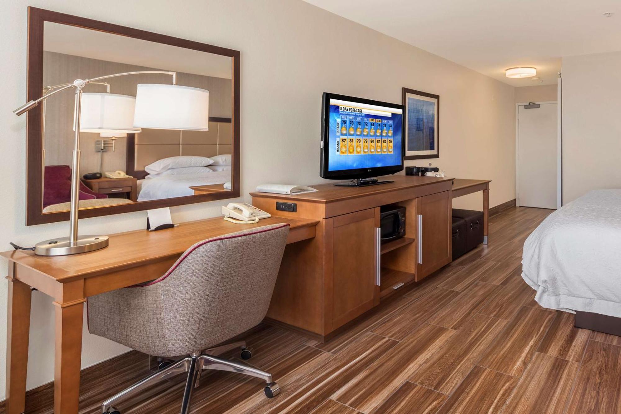 Hampton Inn & Suites Seattle North/Линвуд Экстерьер фото