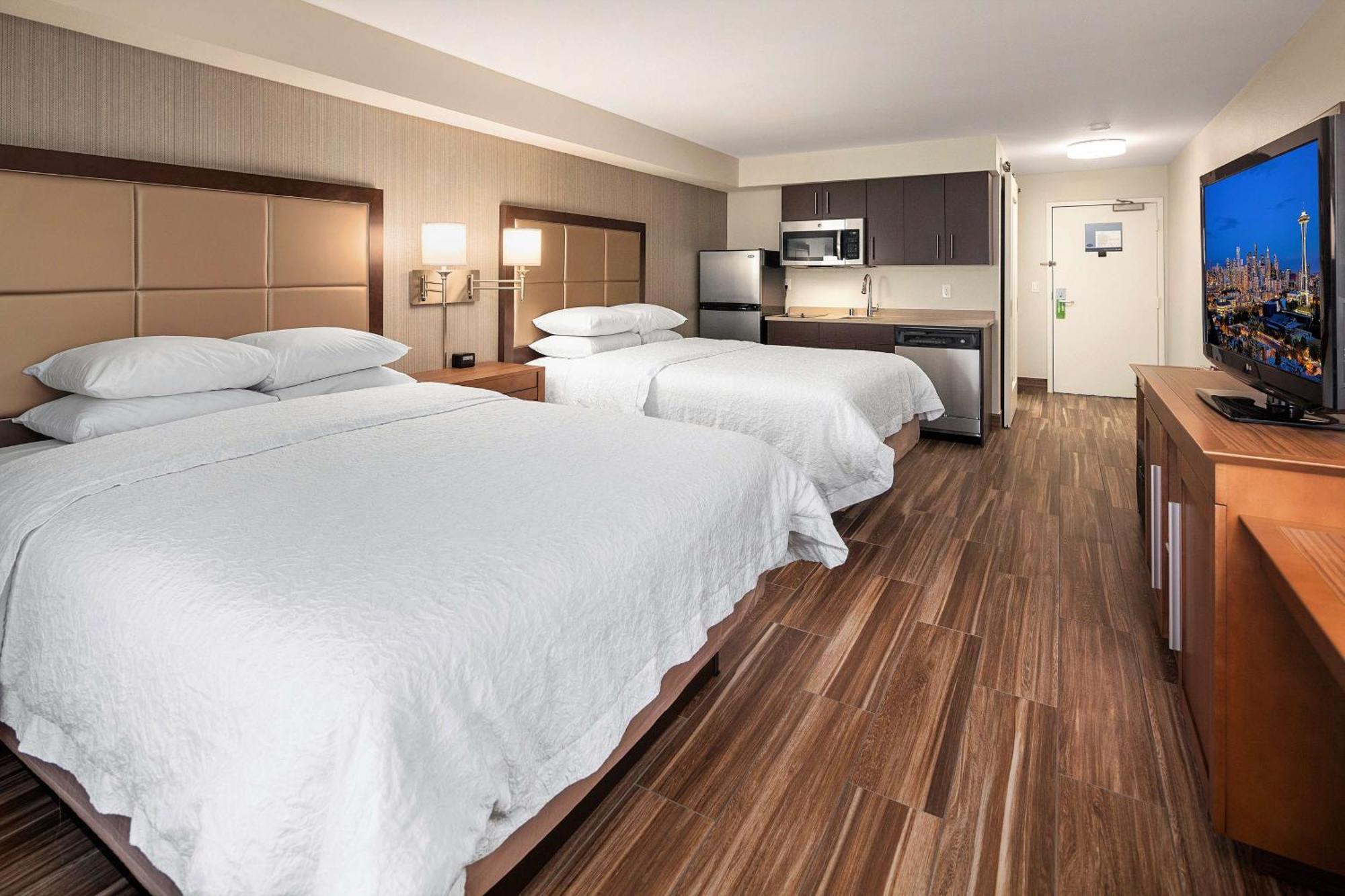 Hampton Inn & Suites Seattle North/Линвуд Экстерьер фото