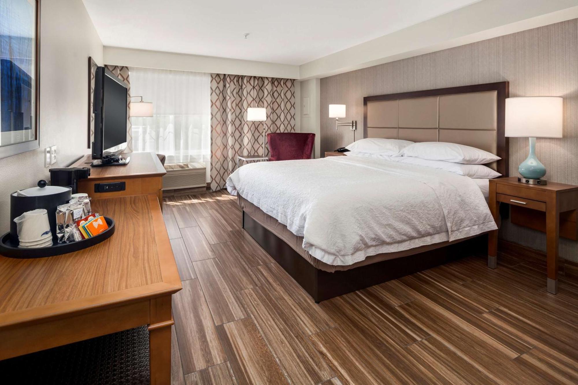 Hampton Inn & Suites Seattle North/Линвуд Экстерьер фото