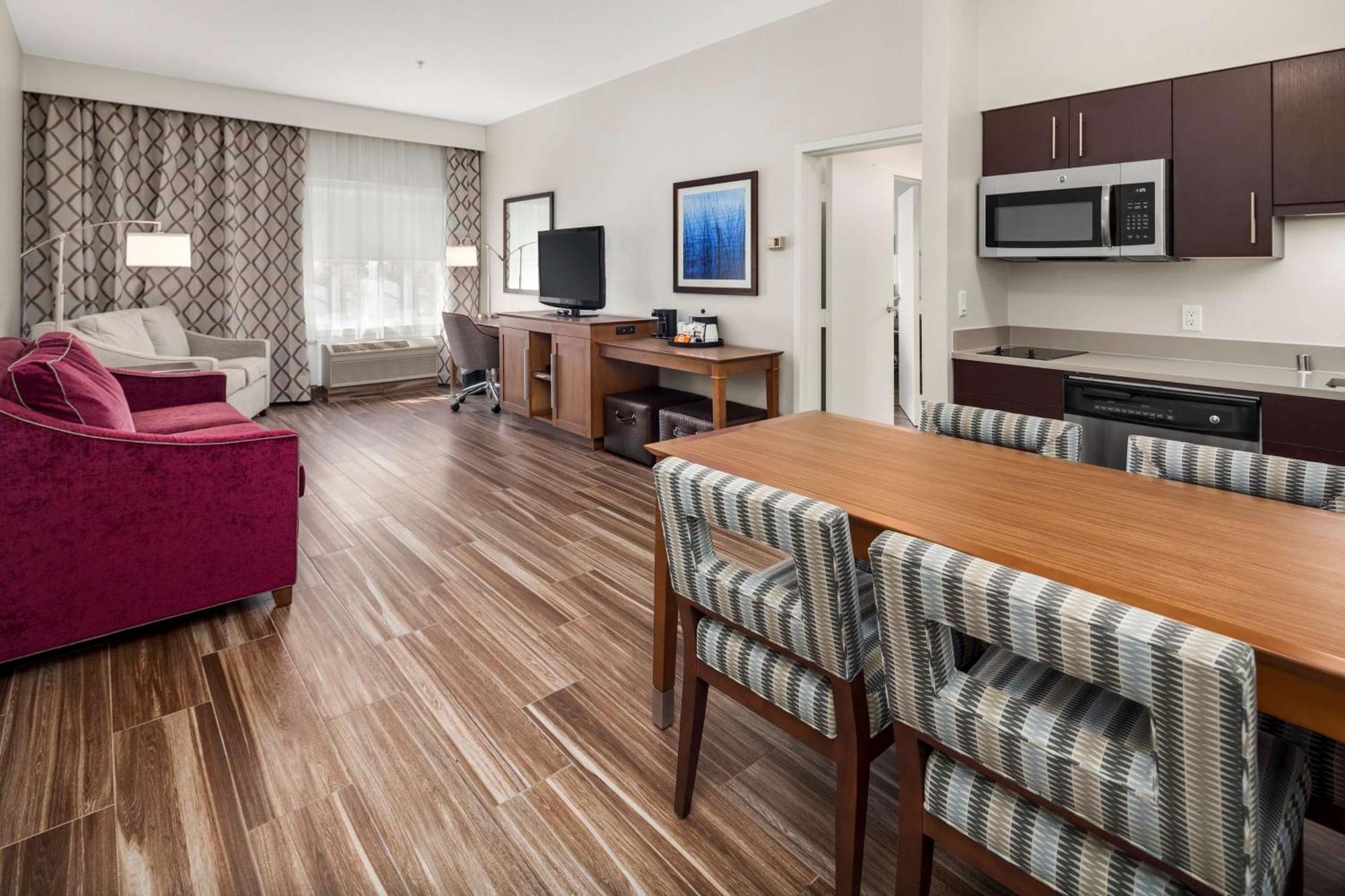 Hampton Inn & Suites Seattle North/Линвуд Экстерьер фото