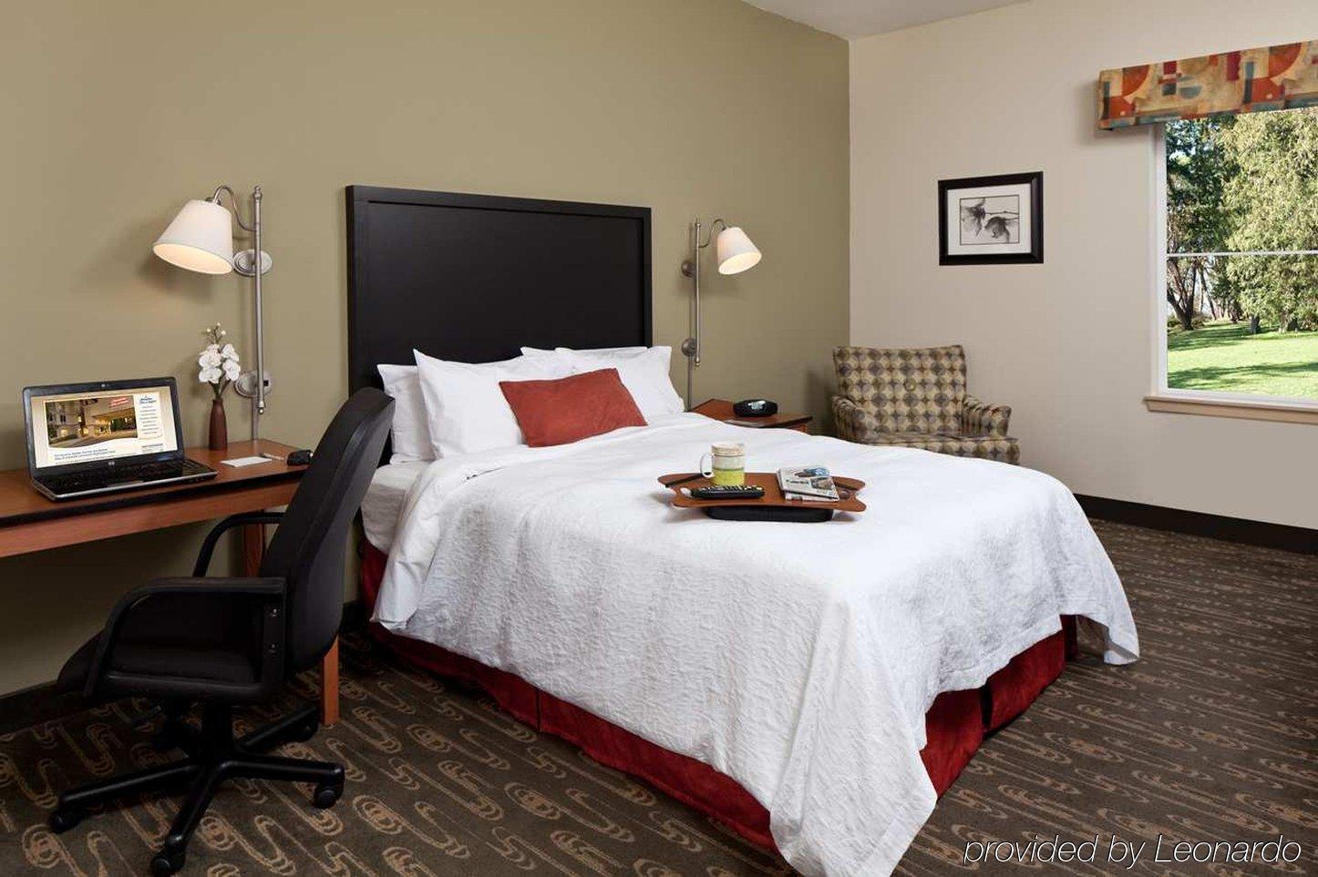 Hampton Inn & Suites Seattle North/Линвуд Номер фото