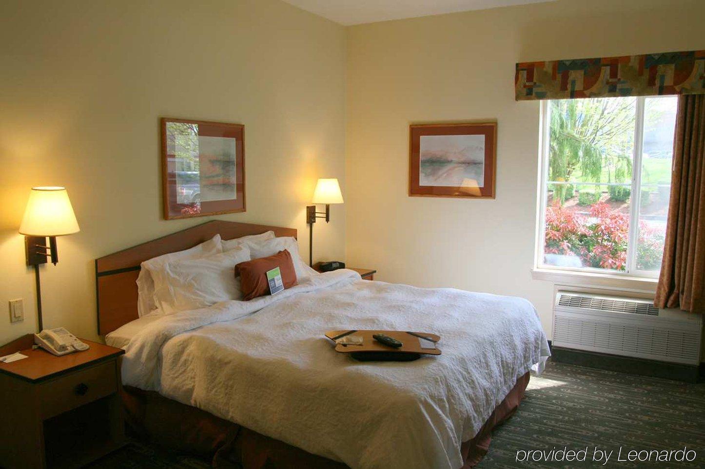 Hampton Inn & Suites Seattle North/Линвуд Номер фото