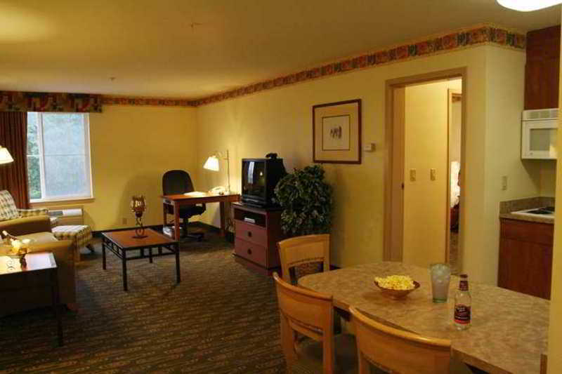 Hampton Inn & Suites Seattle North/Линвуд Номер фото