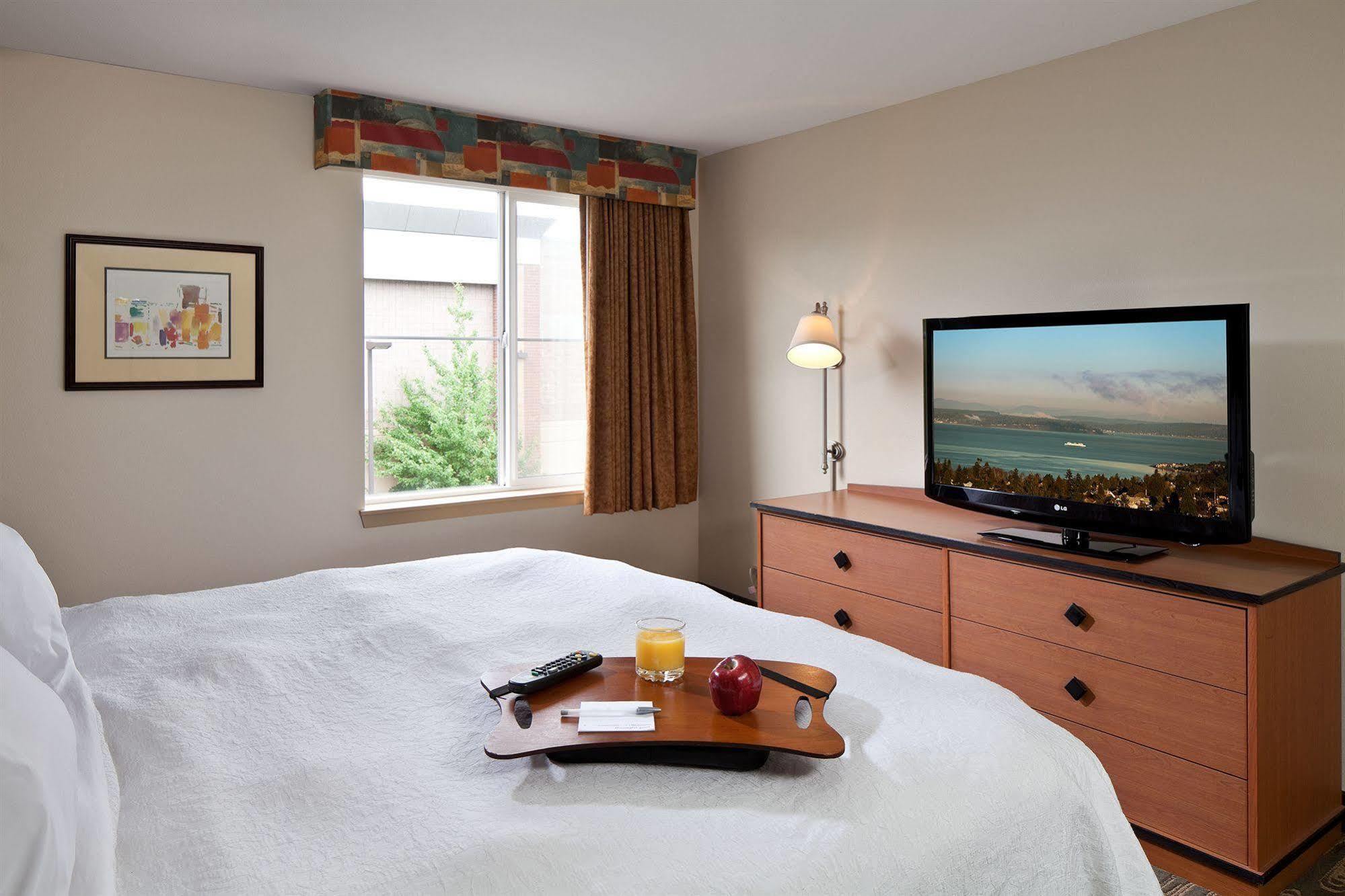 Hampton Inn & Suites Seattle North/Линвуд Номер фото