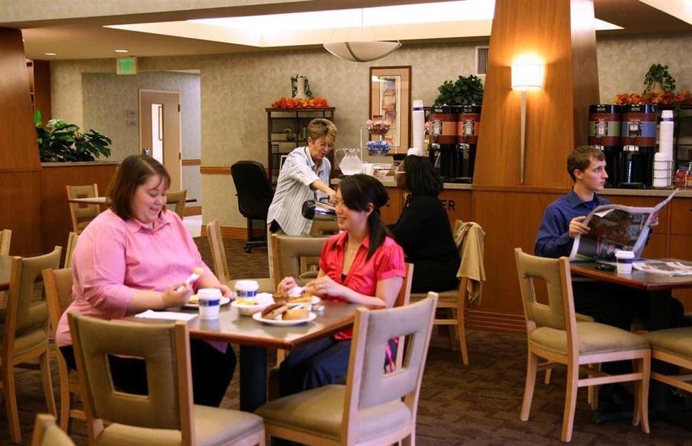 Hampton Inn & Suites Seattle North/Линвуд Ресторан фото