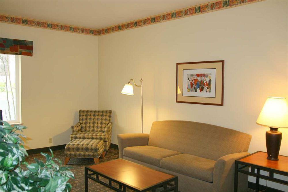 Hampton Inn & Suites Seattle North/Линвуд Номер фото